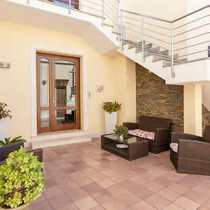 Acasamia Bed & Breakfast